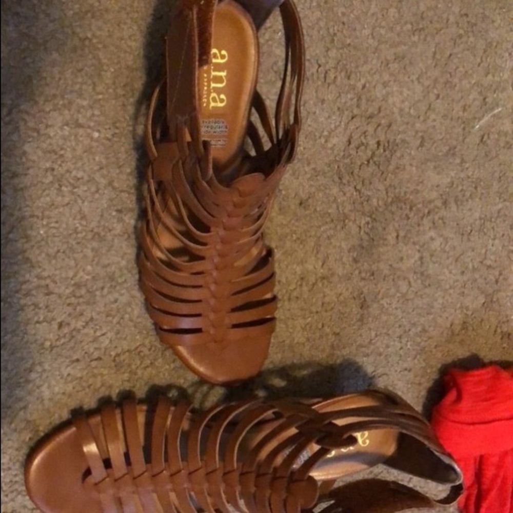 Ana pumps